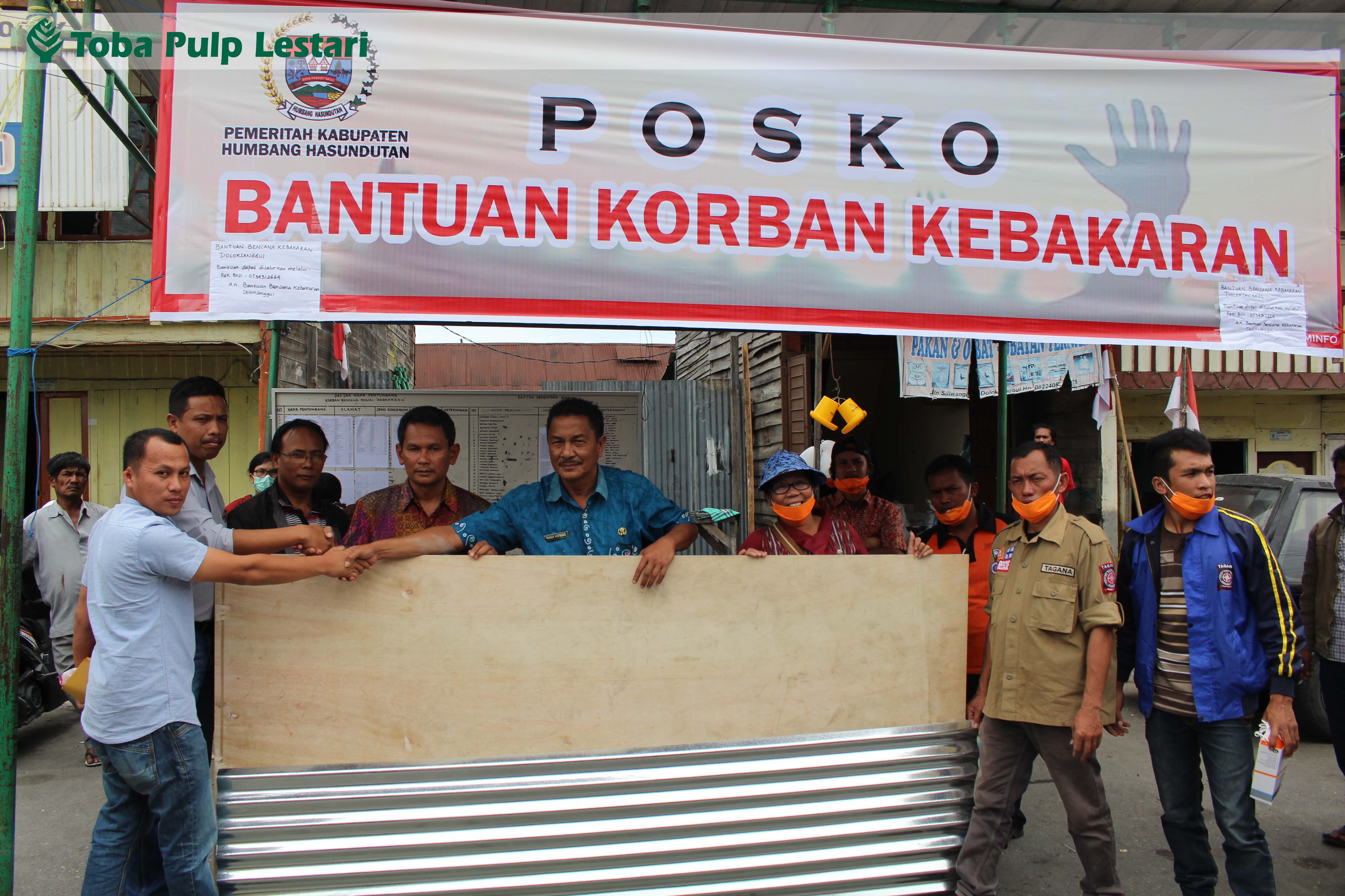 PT. Toba Pulp Lestari, Tbk. Serahkan Bantuan 300 Lembar Seng & 300 ...